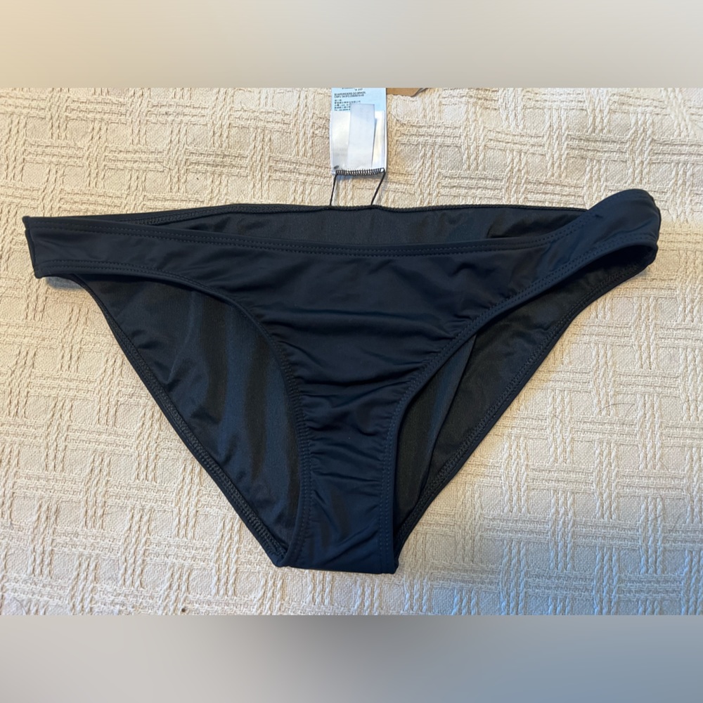 NWT Billabong black bottoms